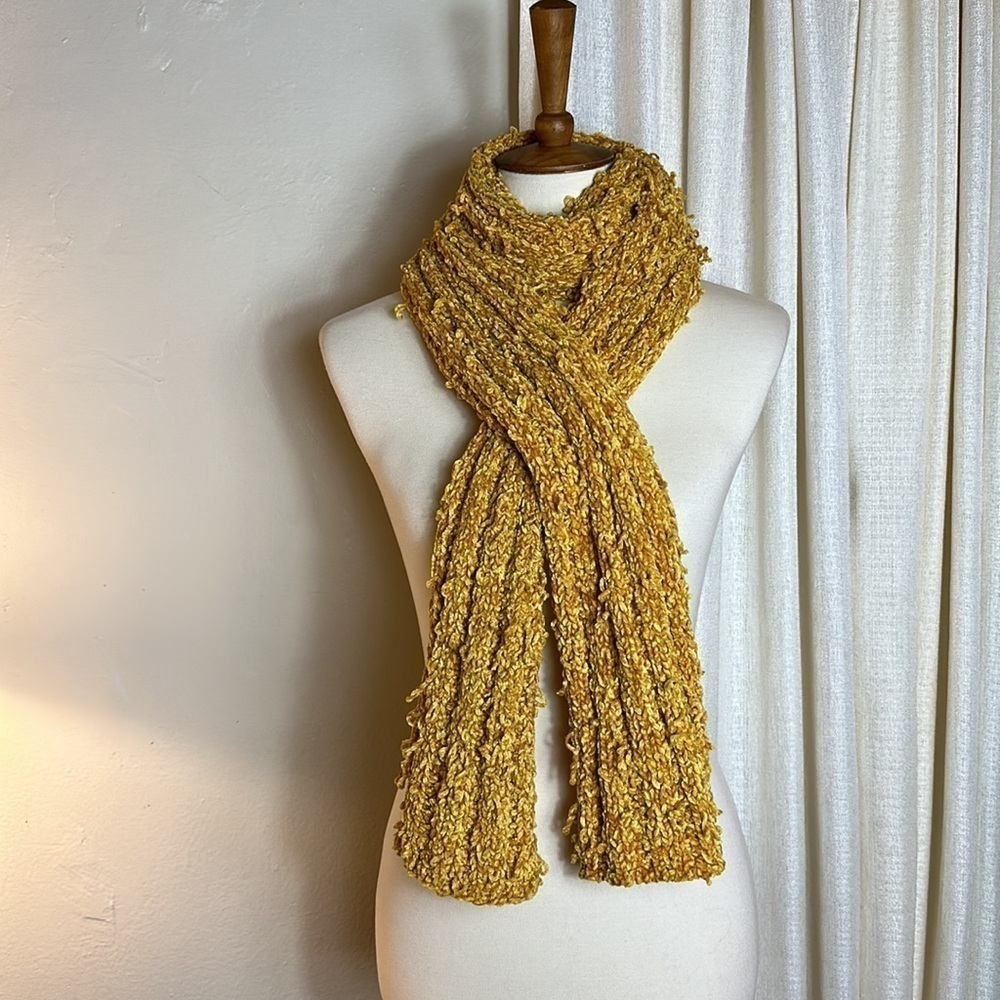 Yellow knit scarf - Picture 2 of 9
